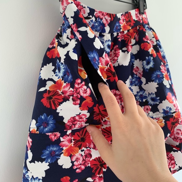 Express Mini Floral Skirt - Picture 4 of 6